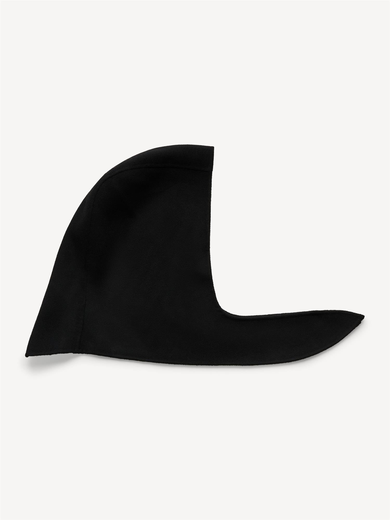 By Malene Birger TIANNE strikket hette i sort, ull og mohair, oversized passform med knyting