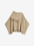 By Malene Birger TURTMA poncho i beige ull med lange frynser langs kantene. Romslig passform som kan brettes som skjerf.