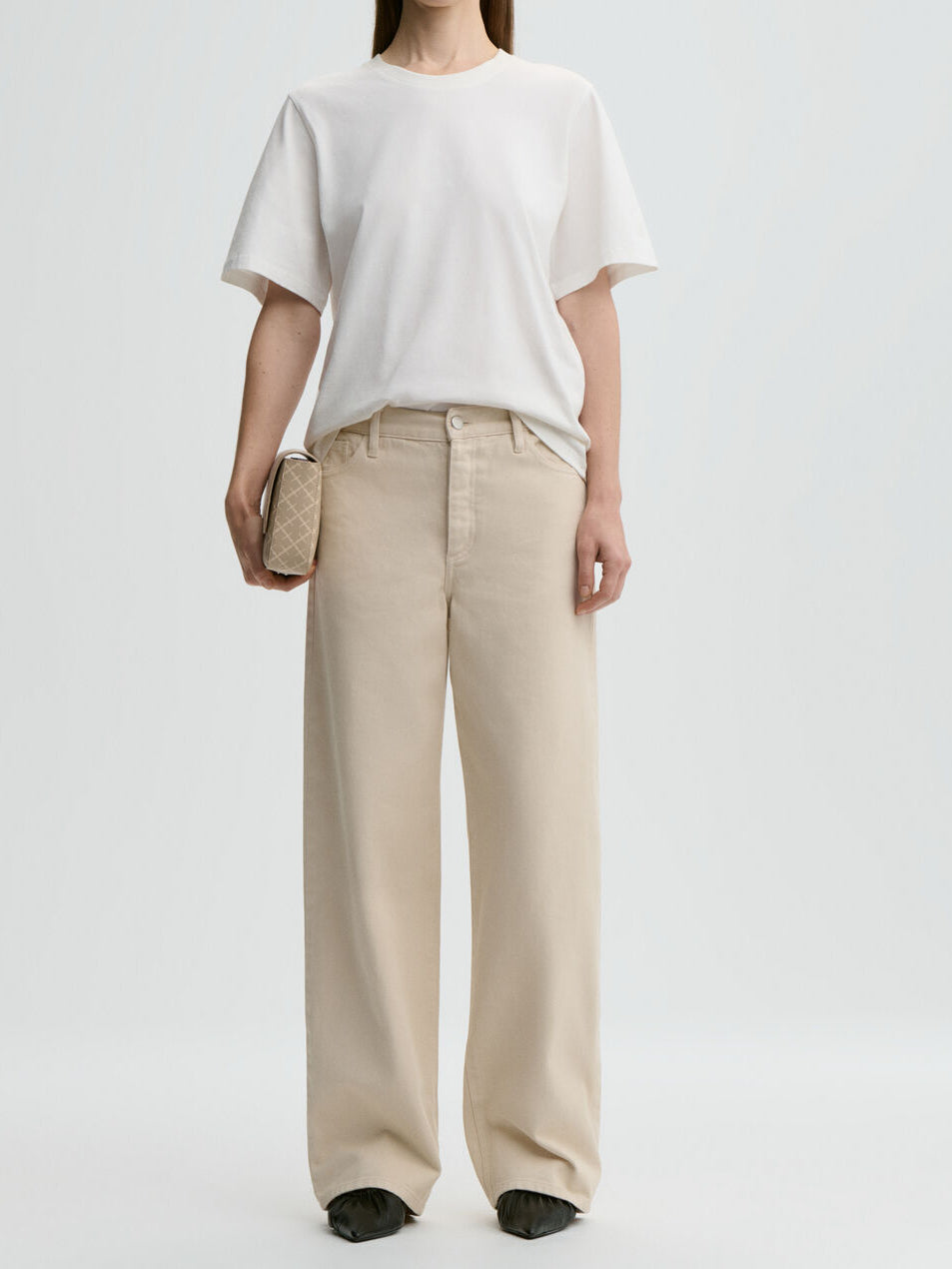 By Malene Birger Vinola jeans i beige, løs passform med vide ben, laget av 100% organisk bomull.
