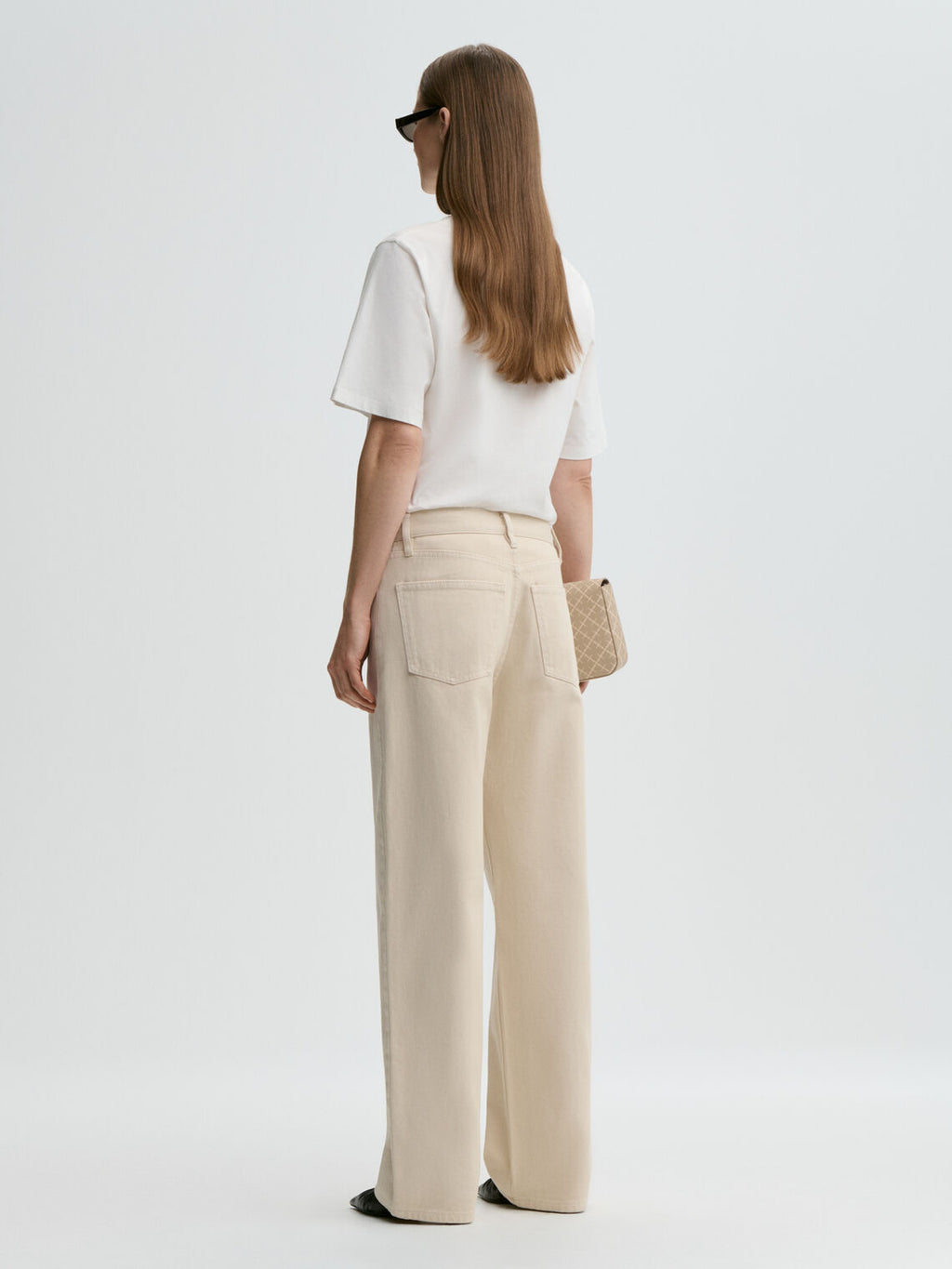 By Malene Birger Vinola jeans i beige, løs passform med vide ben, laget av 100% organisk bomull.