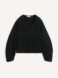 Sort ZHAREA cardigan i ull og mohair med nett lengde, buede ermer og trukne knapper i front.