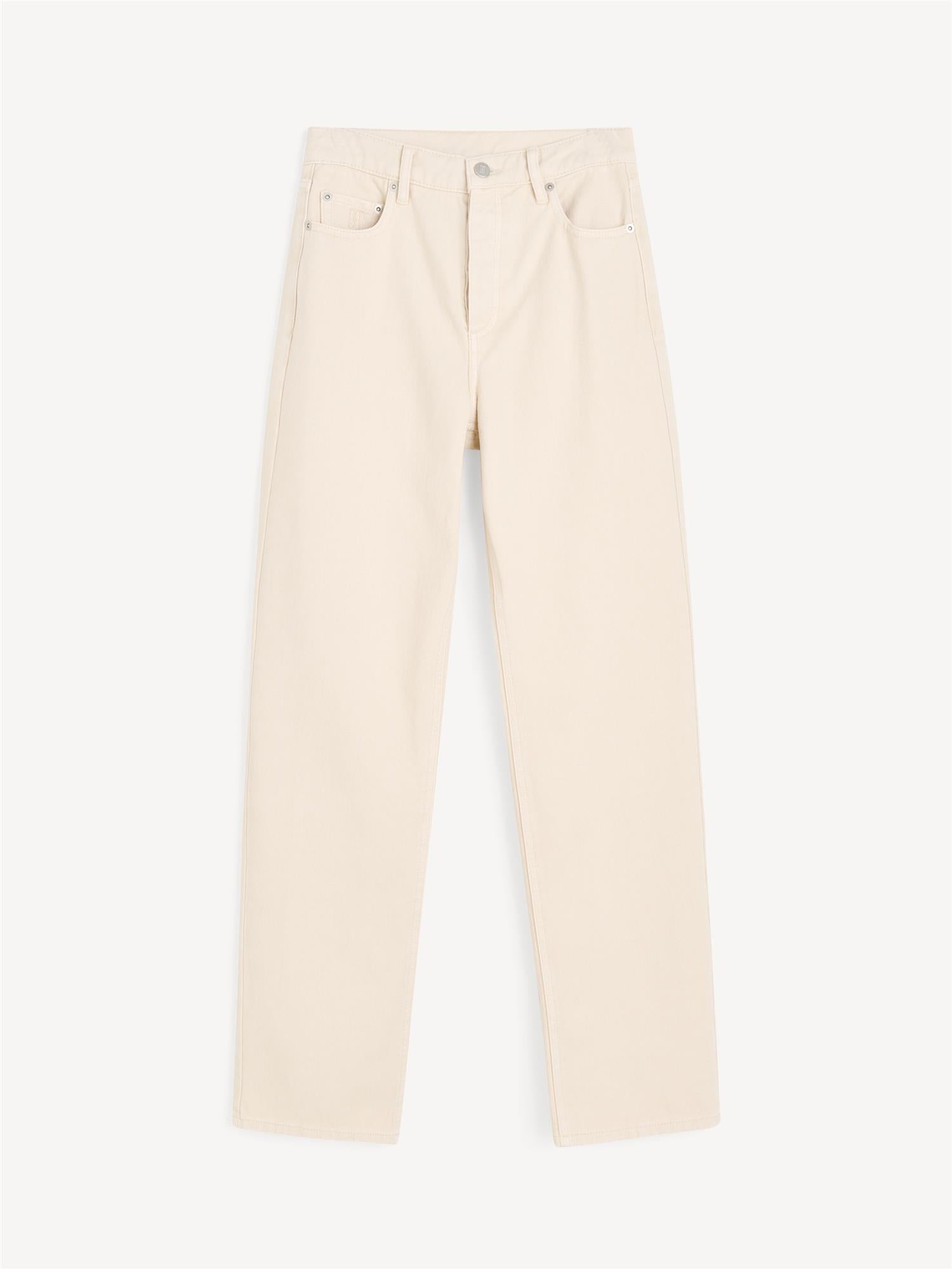 Chicago jeans i kremfarget denim, mellomhøyt liv, rette ben og klassisk fem-lomme design.