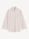By Malene Birger Derris oversized bomullsskjorte i beige med knapper i front og brystlomme.