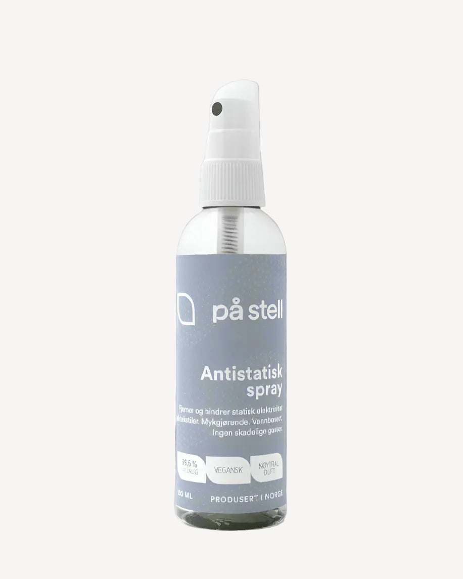 På Stell antistatisk spray, som fjerner statisk elektrisitet, er vannbasert og har en nøytral duft.