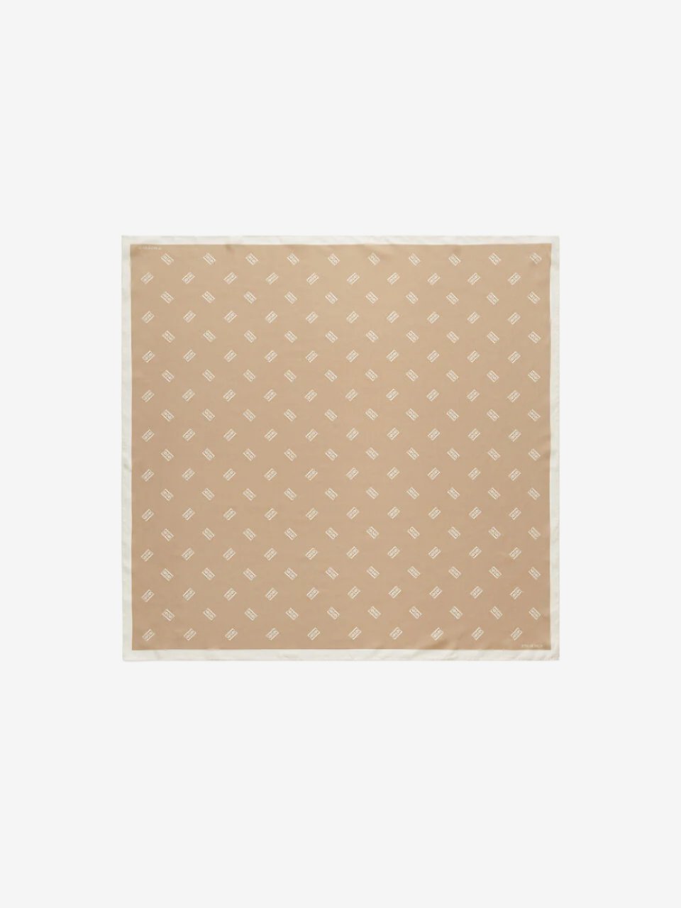 By Malene Birger Monnas skjerf i lysebrun silke, med BB monogram-mønster.